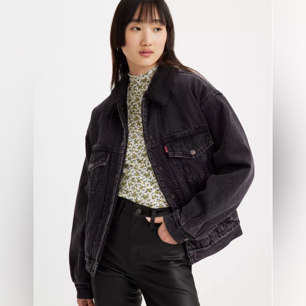 Levi’s 90s Sherpa Trucker Jacket